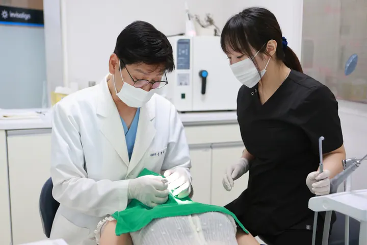 아인스치과교정과치과의원 사진 3